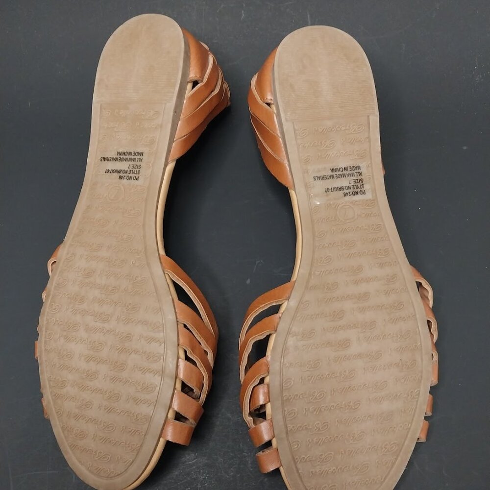 Breckelles Woman's Peep Toe Flat - Picture 10 of 10